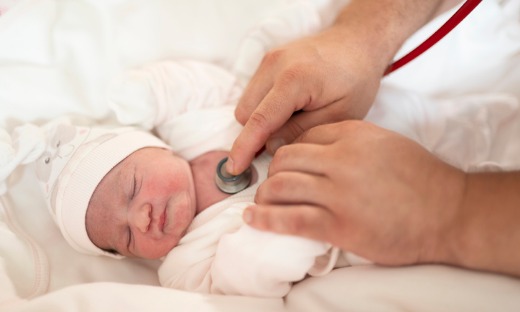 Deteksi Gangguan Sejak Awal dengan Skrining Bayi Baru Lahir-header
