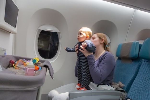 bayi baru lahir naik pesawat